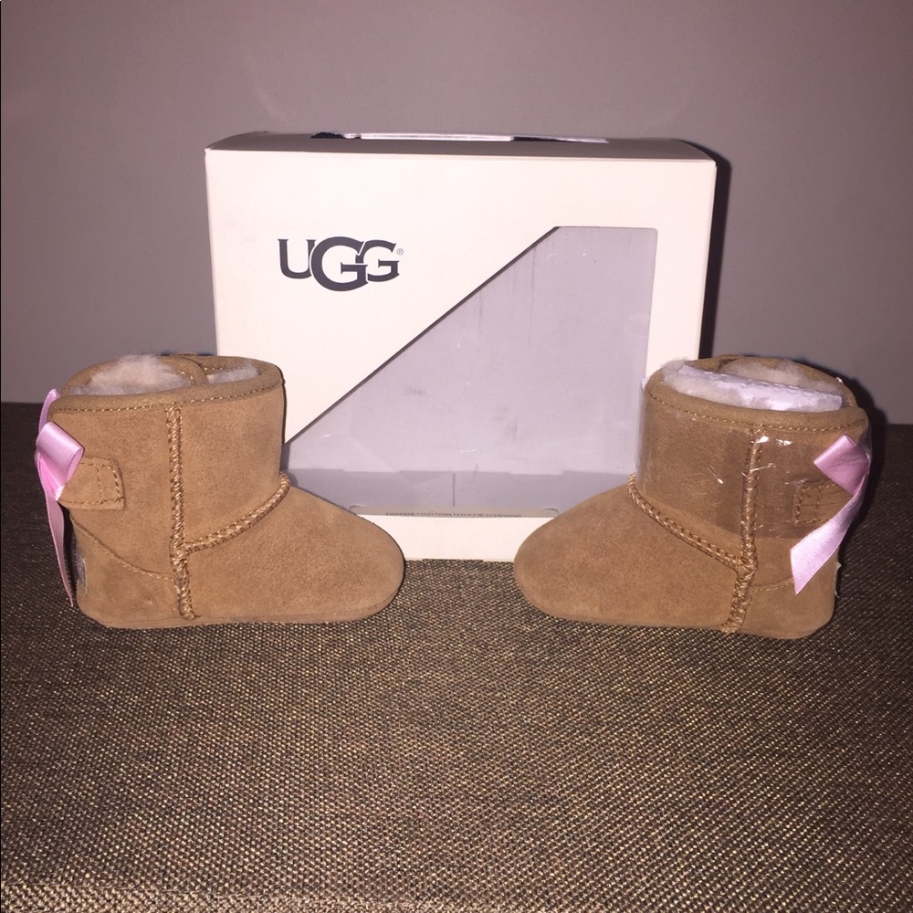 Girls Ugg Boots! - Picture 3 of 8